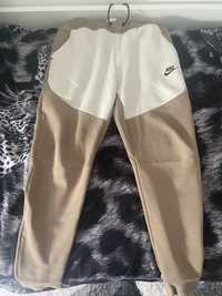 Pantaloni nike tech fleece