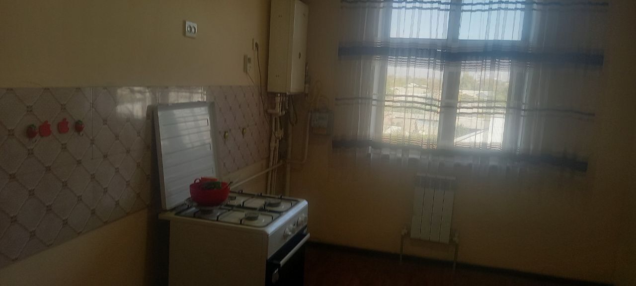 Kvartira sotiladi yangi 5 etajka dom 4 etaj 3 xona