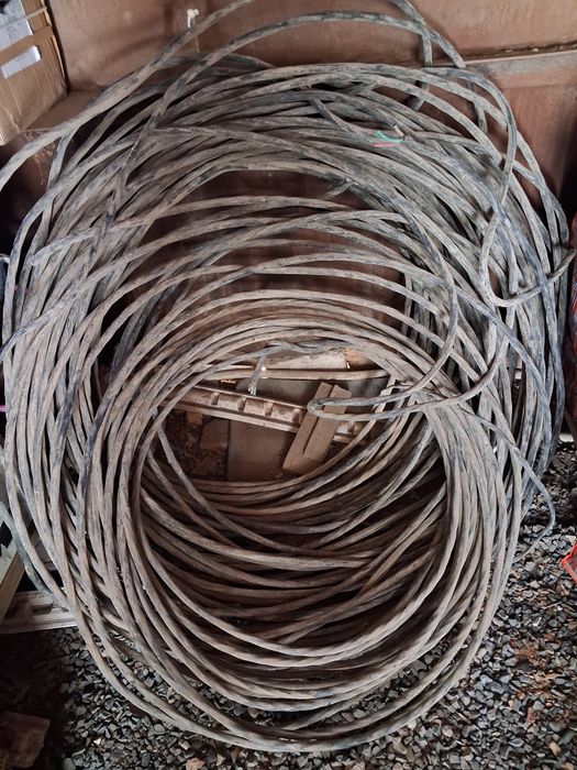 кабель алюминиевый 4 жильный силовой .