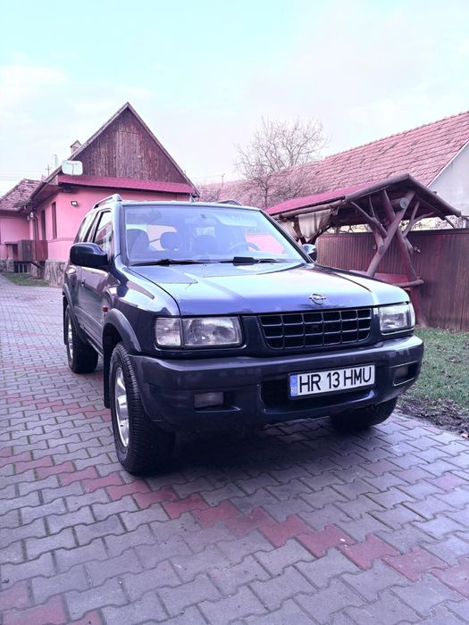 Opel frontera , diesel, proprietar în acte , vopsea originala.