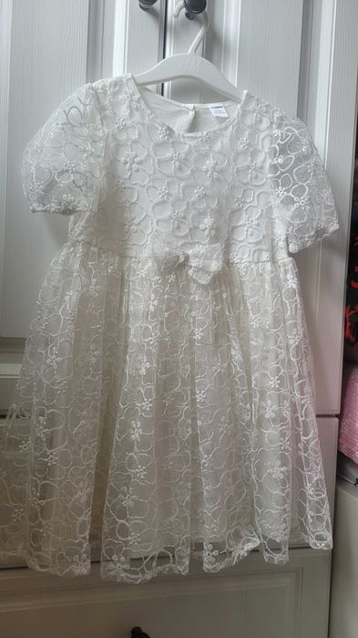 Rochita alba cu dantela