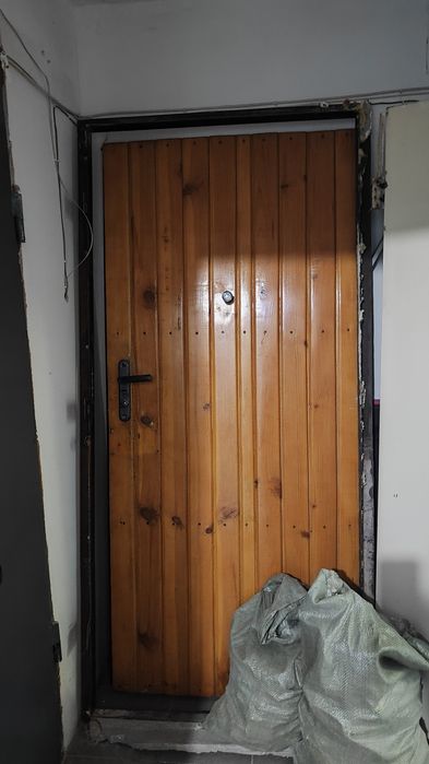 Дверь входная железная , бу