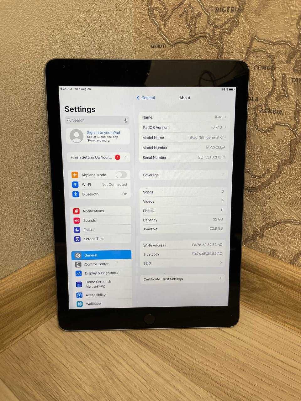 Ipad 5 + Polniy Komplekt. 97% yomkost  ideal holatda srochna sotiladi