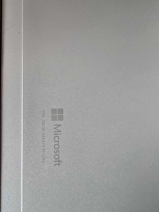 Microsoft Surface 4 pro i5 6th/4GB  RAM 128 GB SSD
