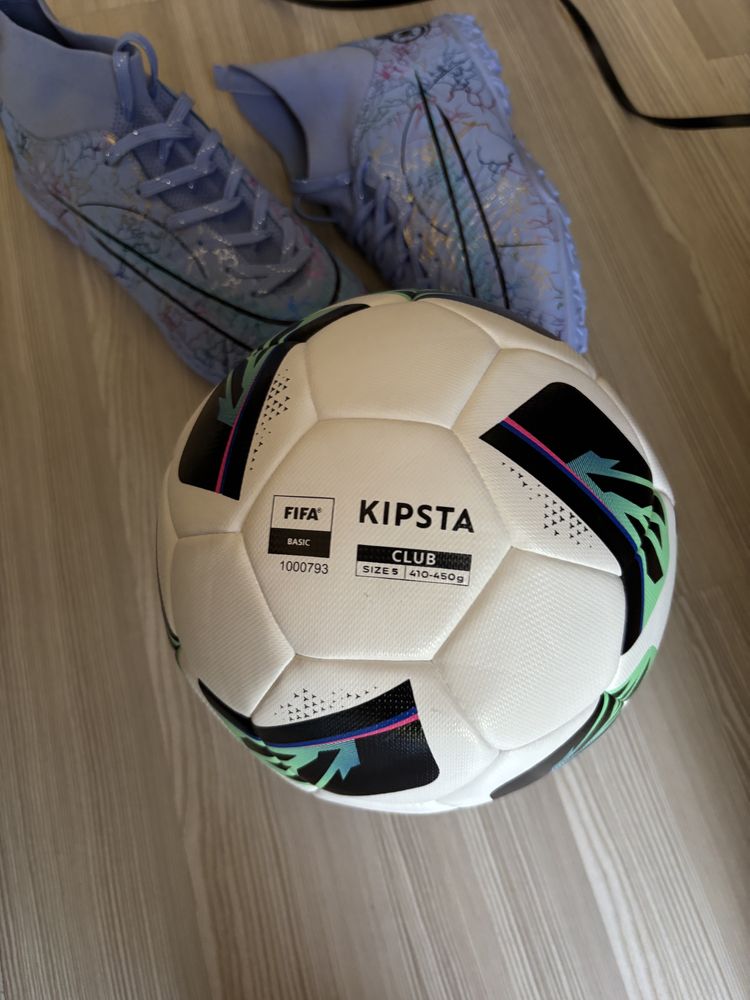Топка KIPSTA и неупотребявани футболни обувки