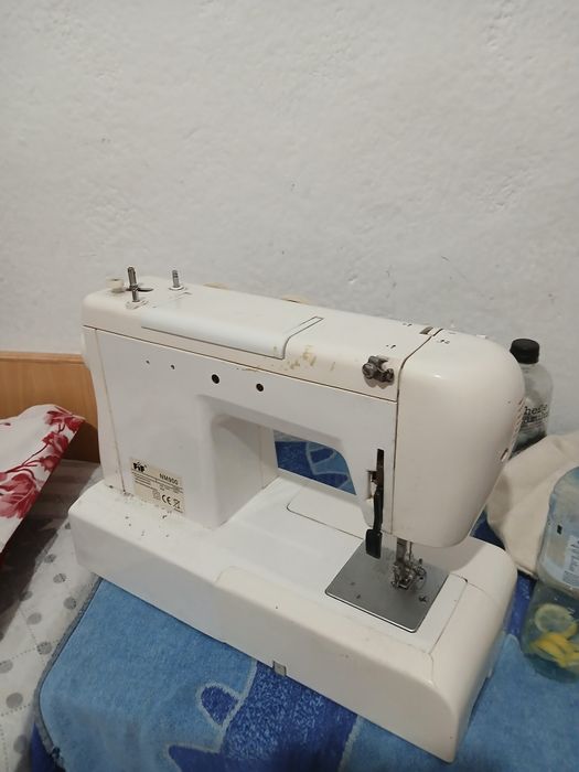 Masina de cusut fif