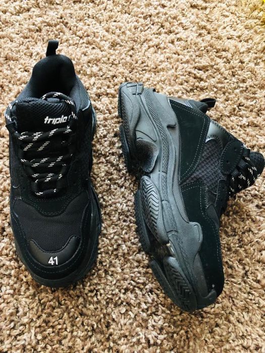 Adidasi 41 merg la 42