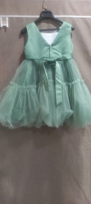 Продам платье для девочек размер 6-18мес