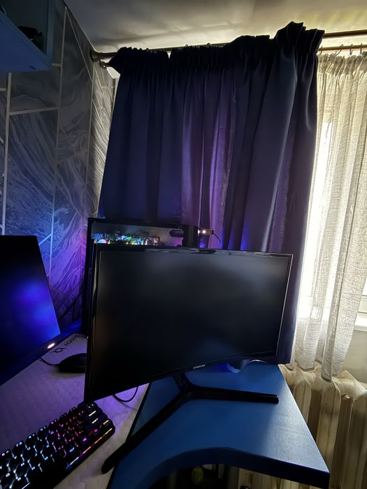 Monitor gaming samsung 144hz , curbat , stare buna