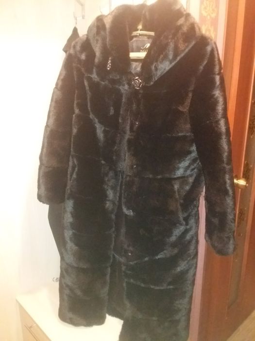 Продам шубу. Цвет черный