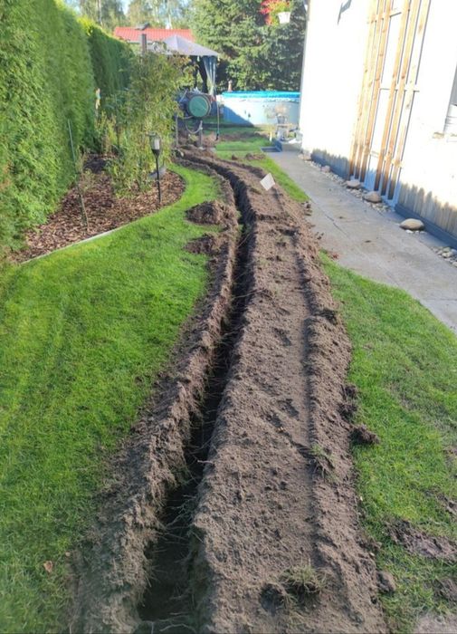 Săpăm șanțuri mecanizat cu trencher