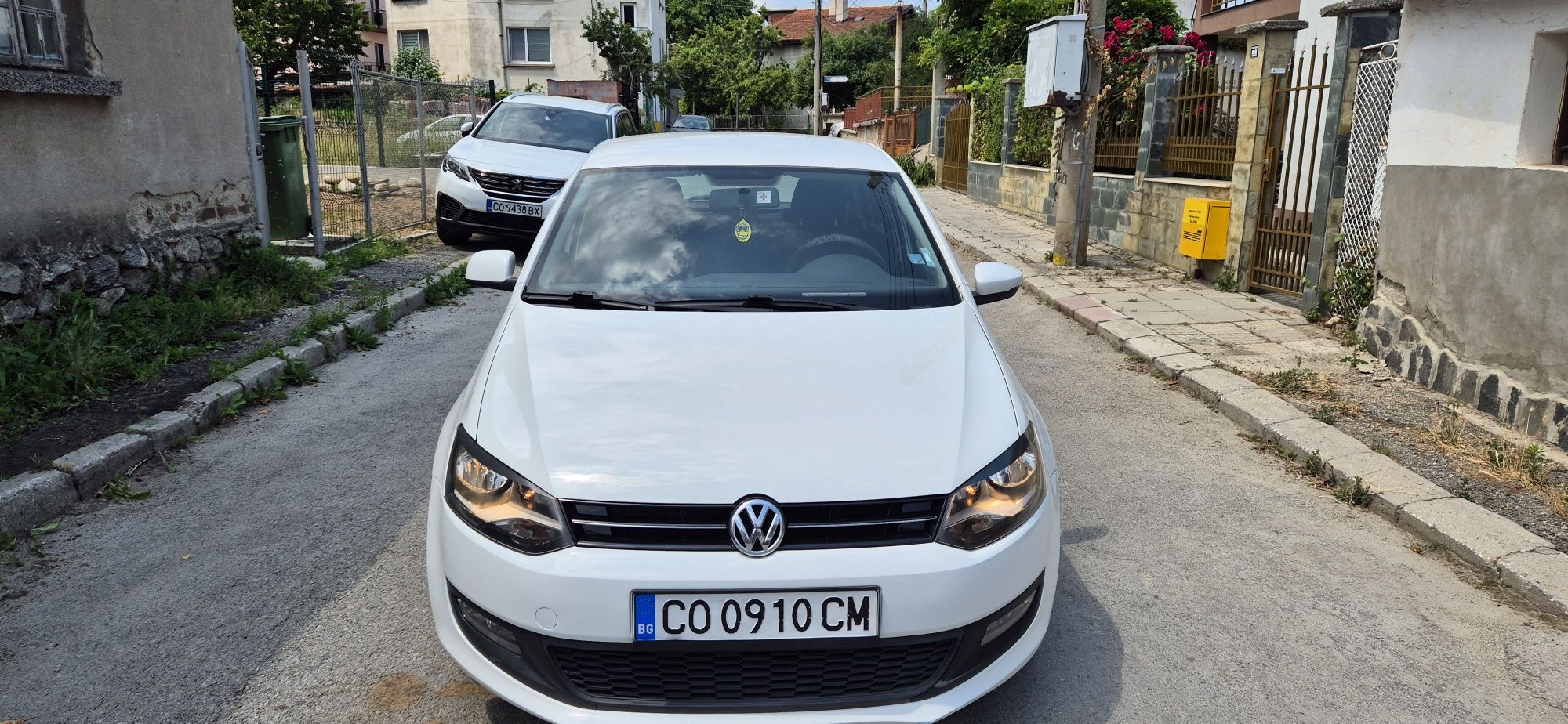 Продавам лек автомобил Volkswagen Polo