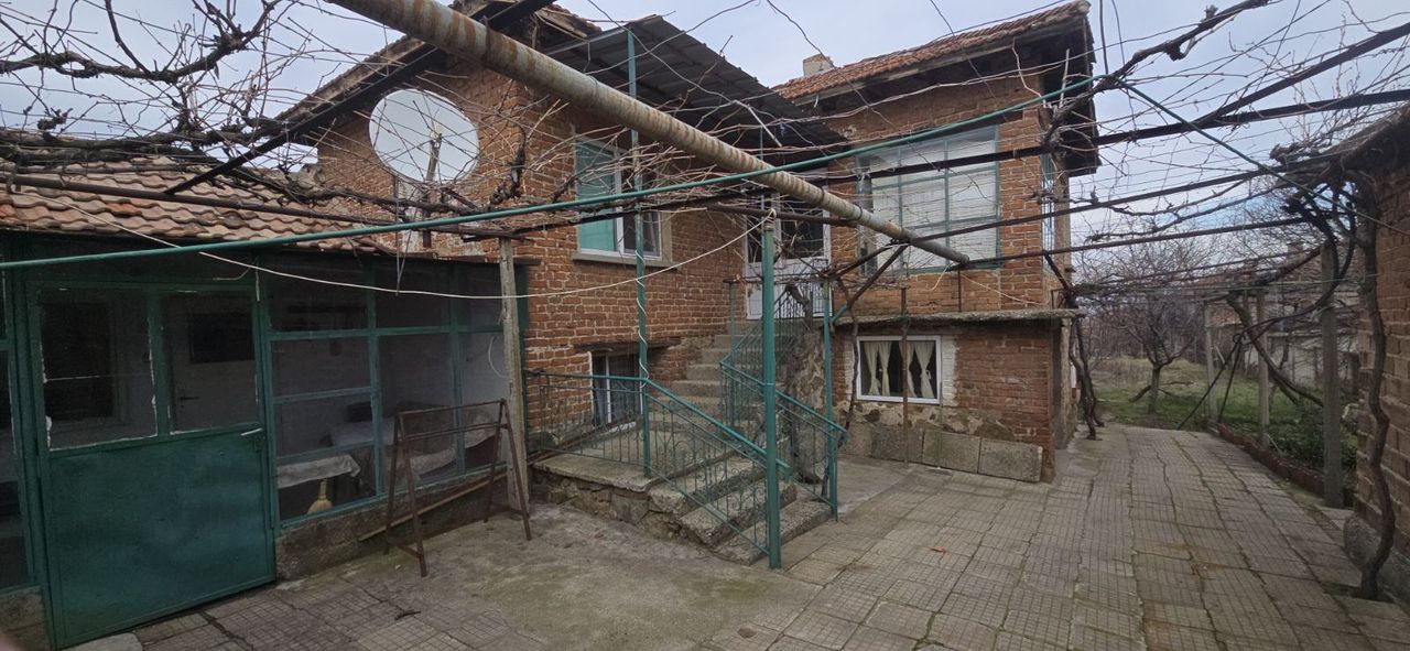 Продава се Къща в Пазарджик, Промишлена зона - 800 кв.м за 48 €/кв.м - Снимка #1