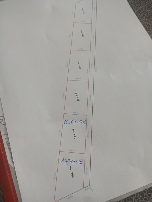 Vând parcele de teren intravilan situat în spatele Clinicii din Cătăli