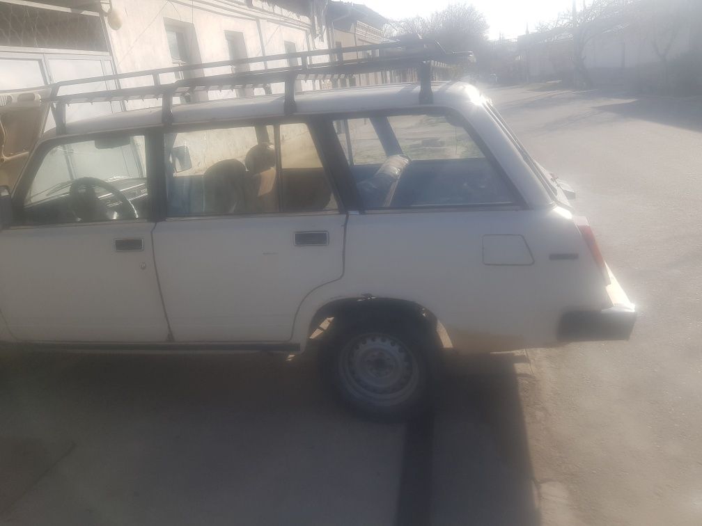 Moshina vaz2104 sotiladi