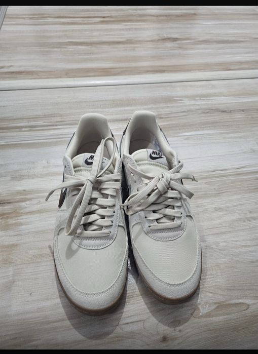 Adidasi Nike sportswear