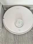 Aspirator robot smart cu statie de curatare.