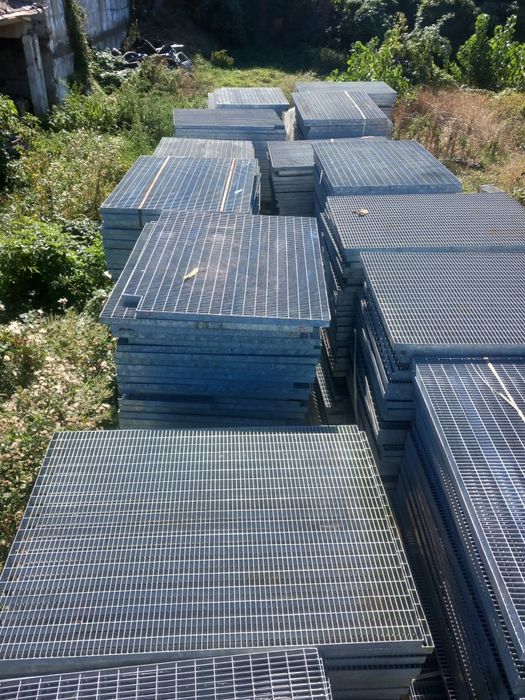 Vând trepte zincate la orice dimensiune pentru scări metalice facem