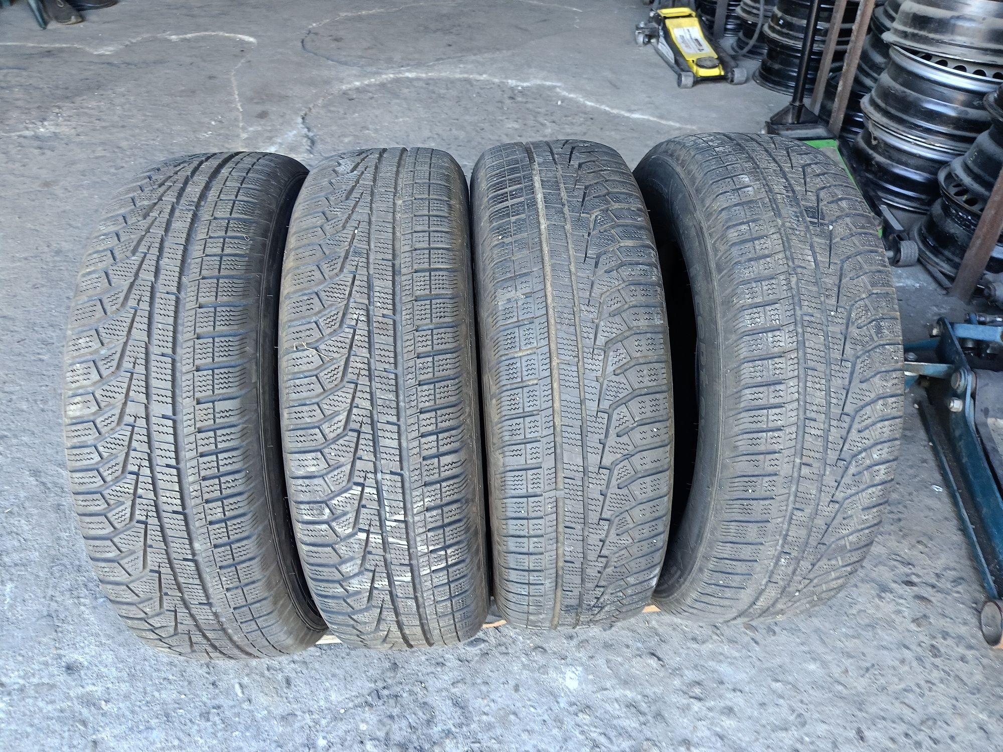 Зимни гуми -16цола -215/70-1бр.-60лв."HANKOOK"