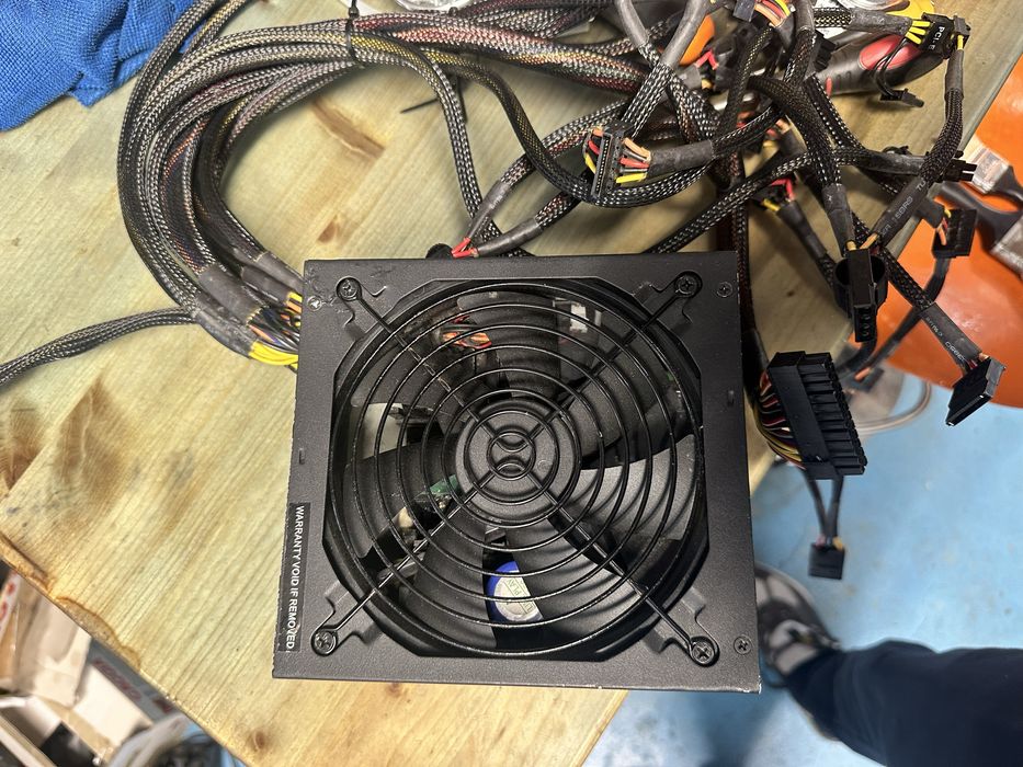 Corsair TX750W sursa alimentate!