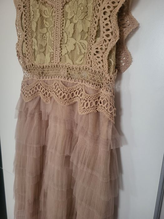 Рокля с дантела и воали