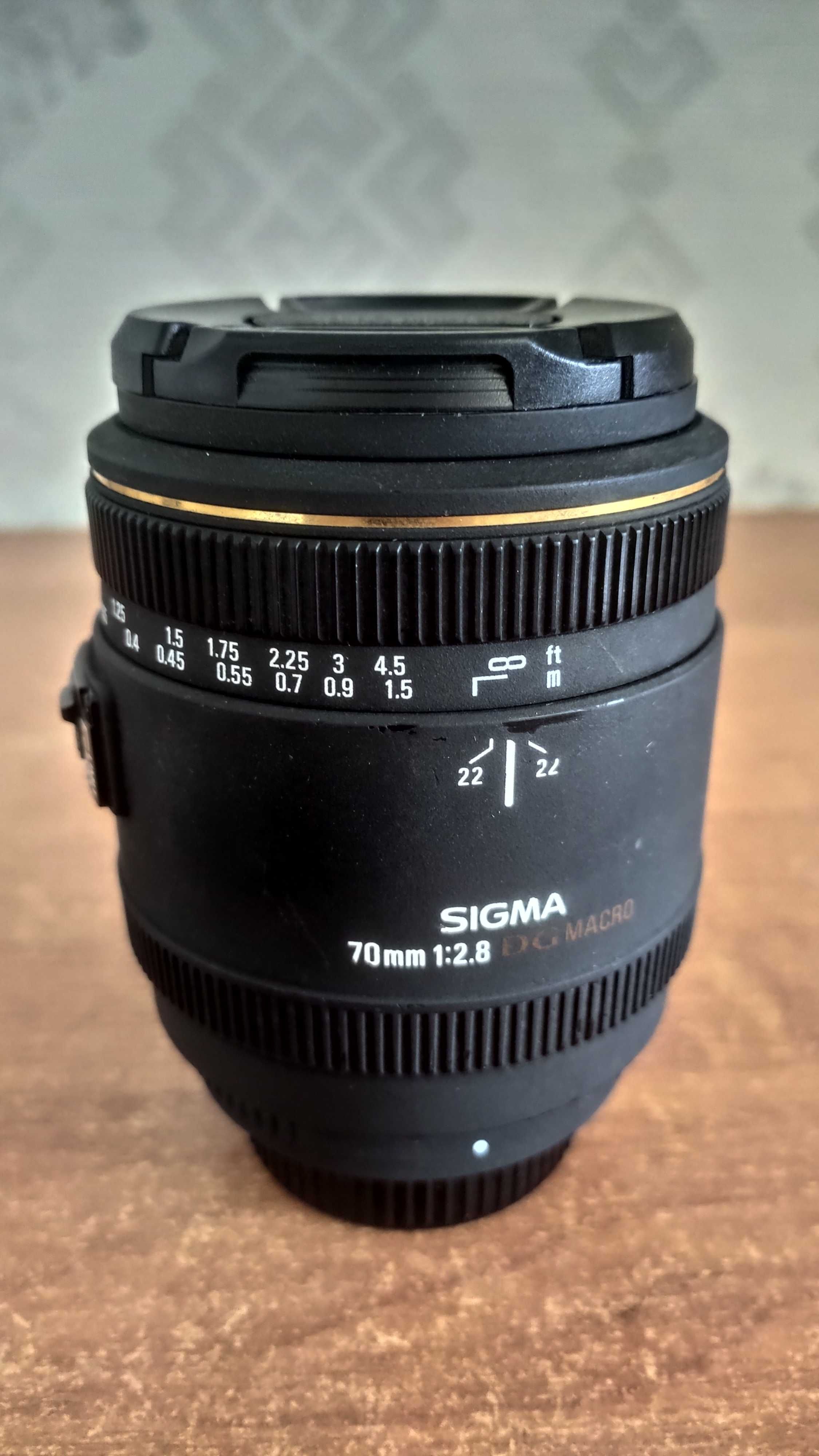 Обьектив Sigma 18 f3.5 полнокадровый супер ширик на Nikon и другие.