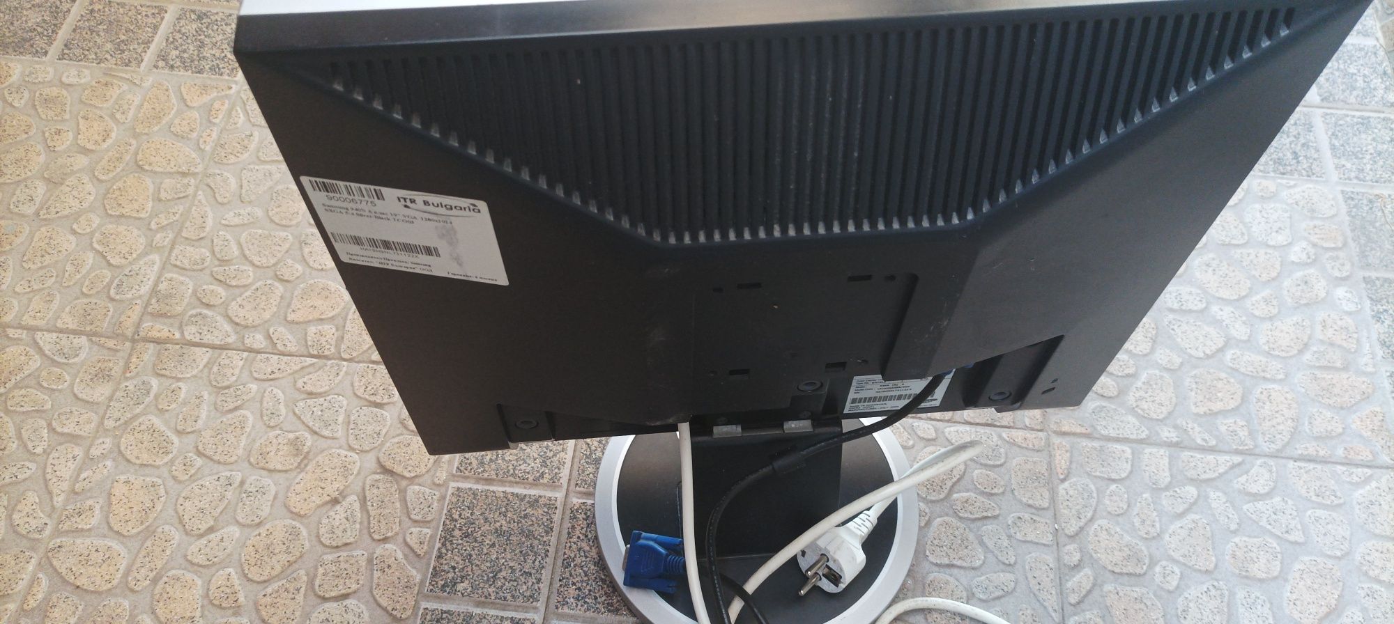 Продавам монитор SAMSUNG 19 инча