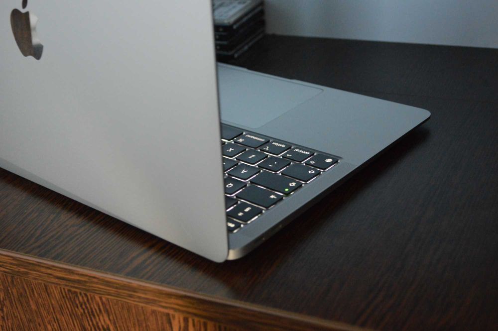 Apple MacBook Air M1 13-Inch Silver/-256gb/-8gb/-88-Cycle/61W-Charger/