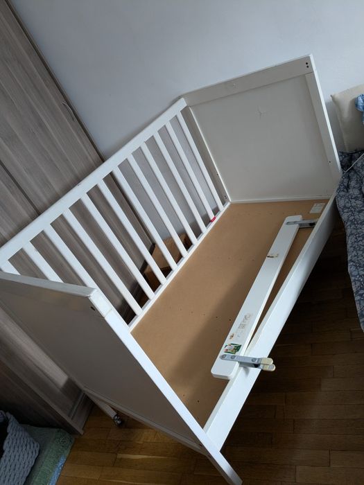 Детско легло ИКЕА и писоар жаба