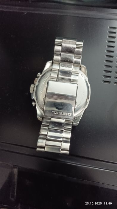 Часы DIESEL б/у в отличном состоянии, работает точно.