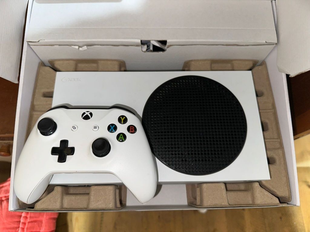 Xbox Series S – cu controller Xbox One + gripuri cadou!