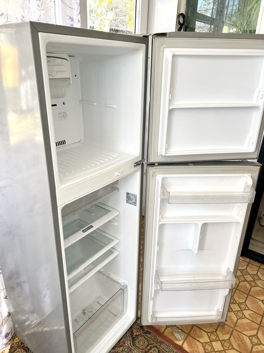 Продам Холодильник LG
