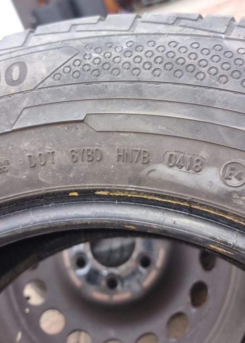 235 65 16C Continental ContiVanContact 100