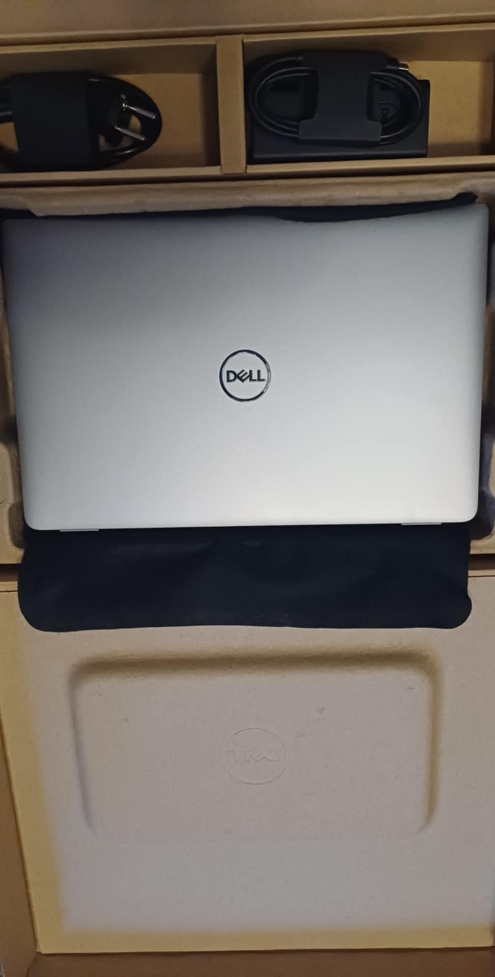 Laptop DELL P165G