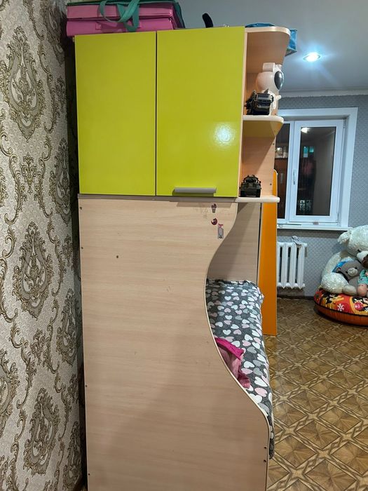 Продам двух ярусную кровать срочно