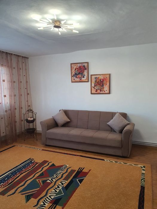 Apartament 4 camere de inchiriat