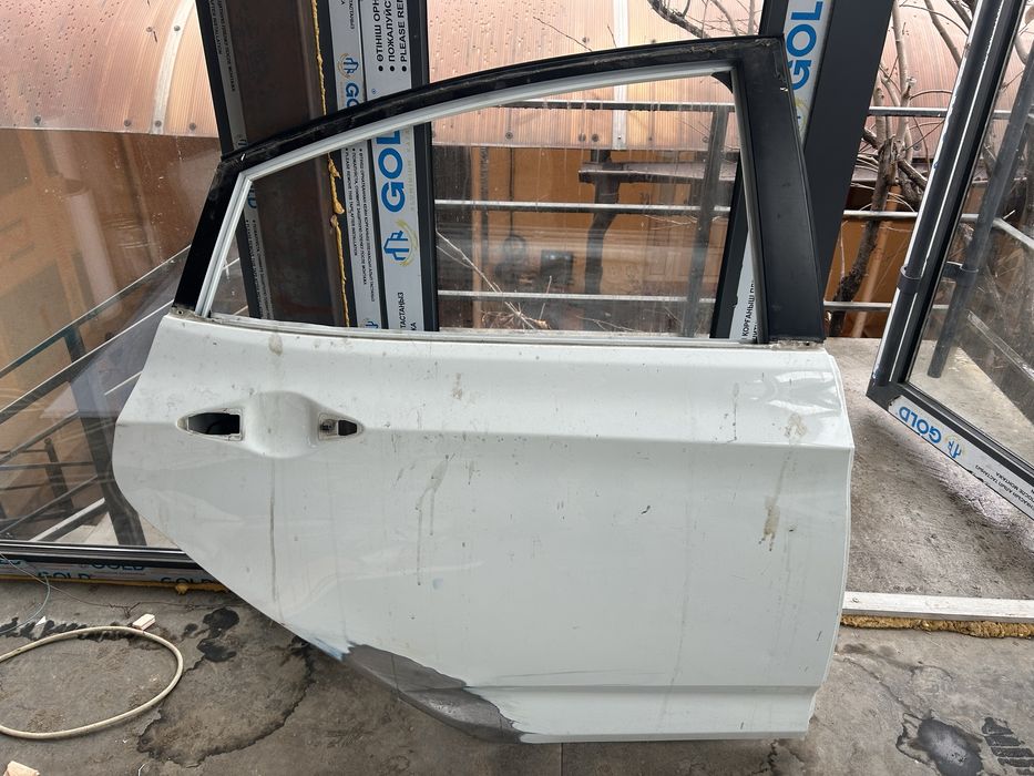 Дверь от Акцента кузав правая в хорошем сос