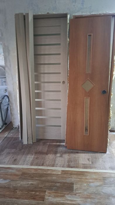 Продам две двери срочно самовывоз