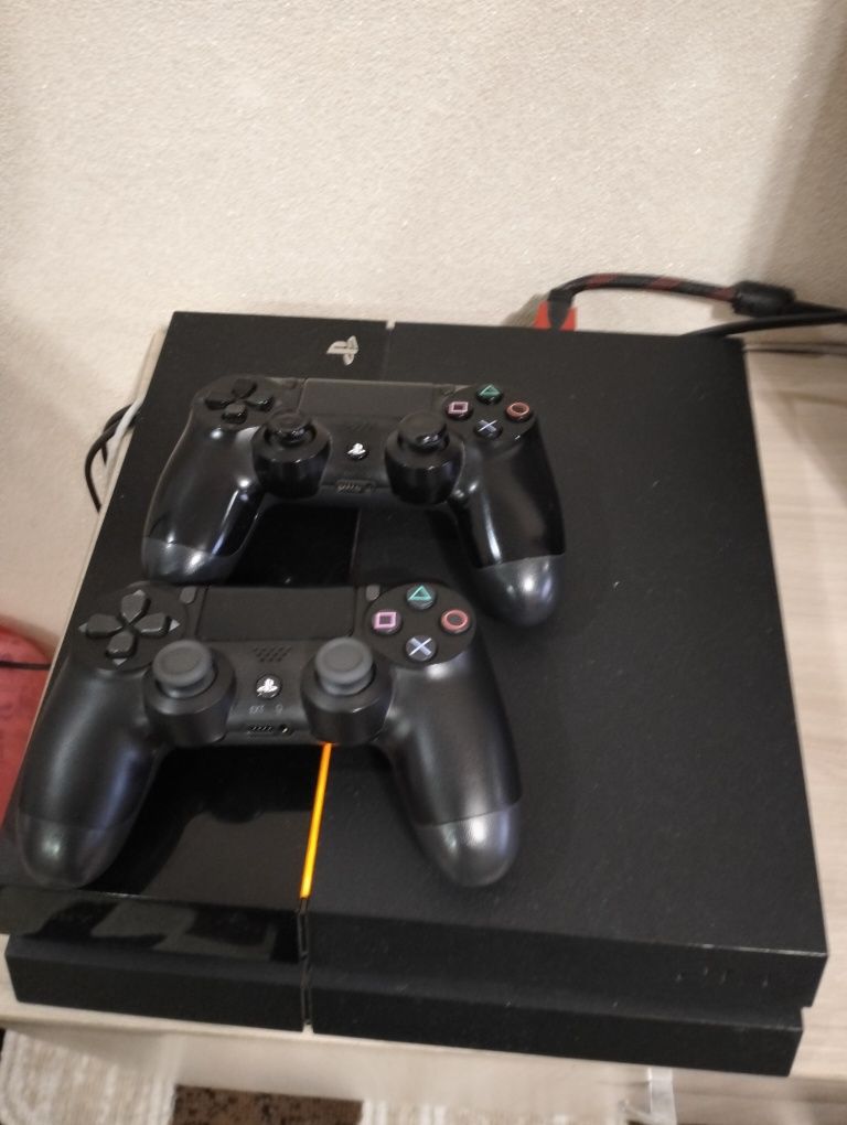 продаю PlayStation4