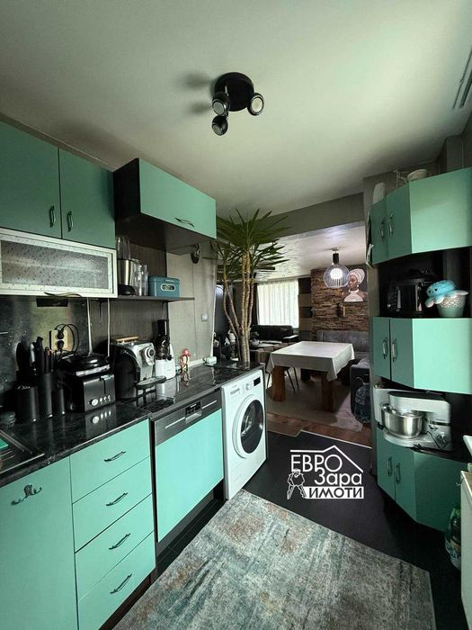 Масивна, обзаведена къща, с панорамна гледка в с.Змейово