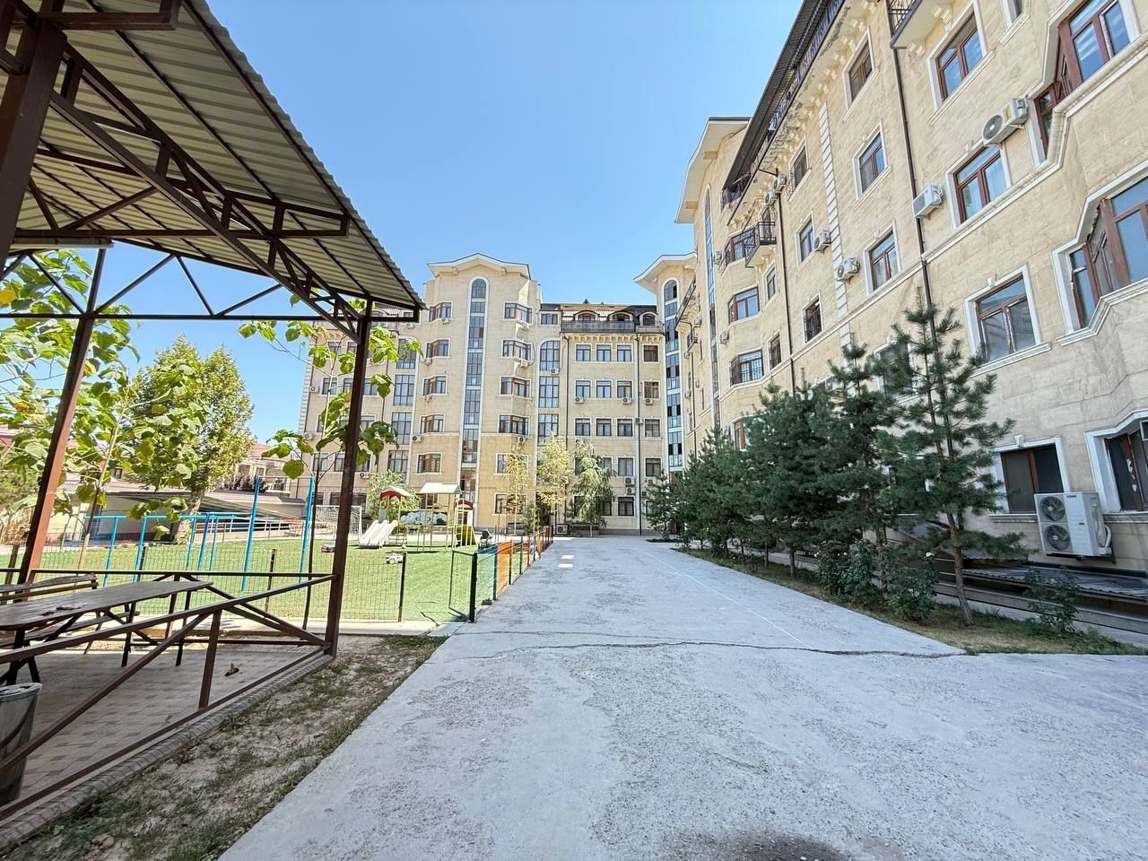Продается 4х ком квартира в новостройке, ор-р: ул. А.Каххара, 160 м²