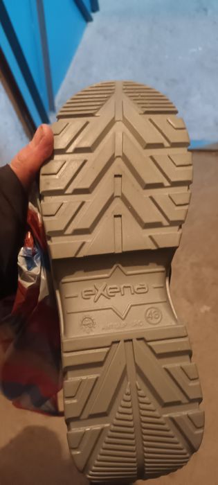 Продавам зимни обувки и зимен комплект