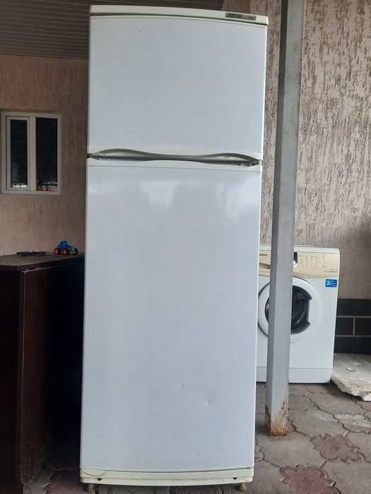 Холодильник большой 180 см