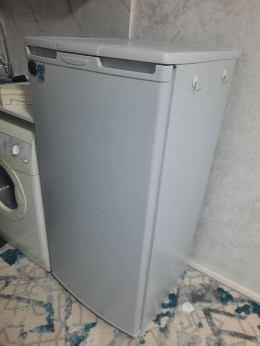 Срочно продам холодильник всё работает