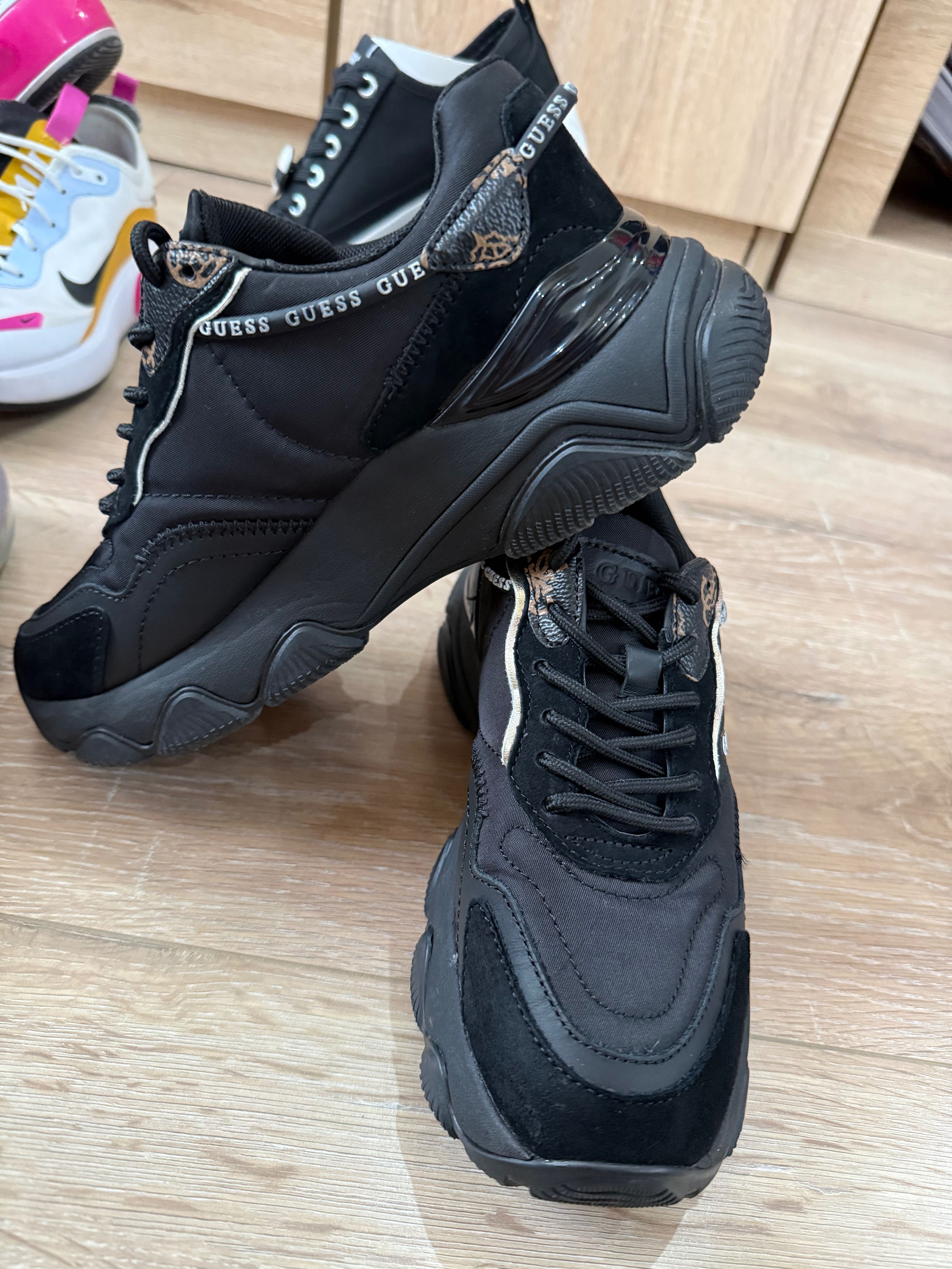 Guess оригинални сникърси