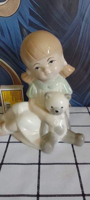 Статуэтка  фарфор