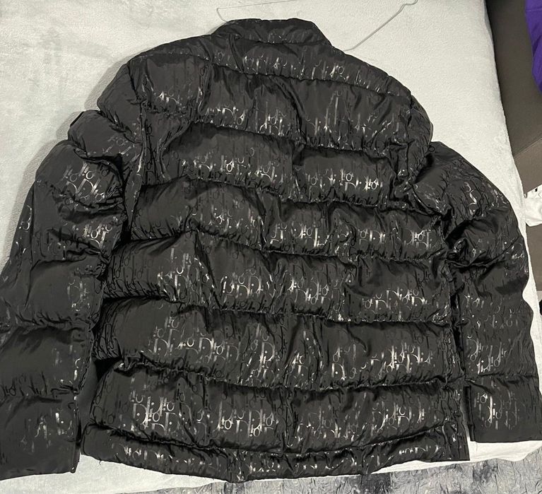 Geaca puffer barbati , Dior , marime XL este un fit de L mai slim