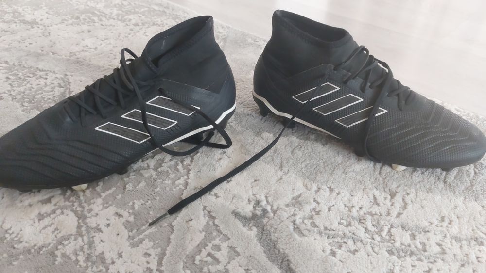 Ghete de fotbal adidas predator