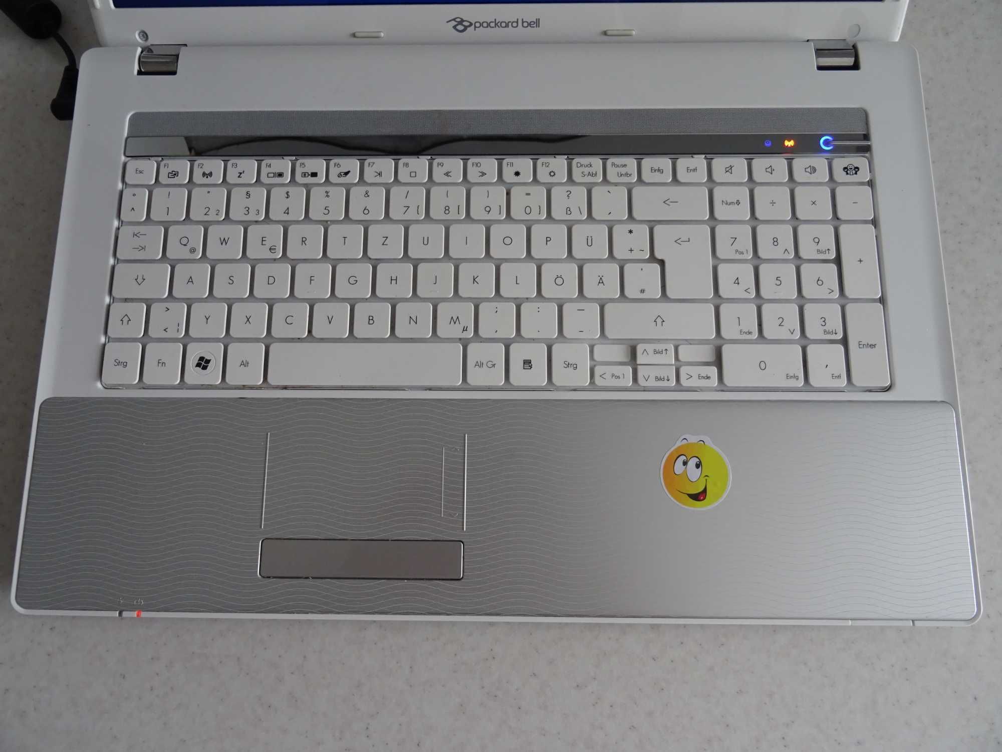 laptop alb ACER PACKARD BELL 17.3''  i3 4x2.53GHz, SSD 120 Gb, 4Gb ram