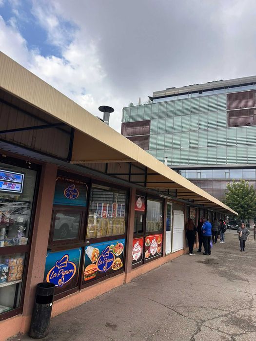 Spațiu comercial de închiriat ,Piața 700, Timișoara